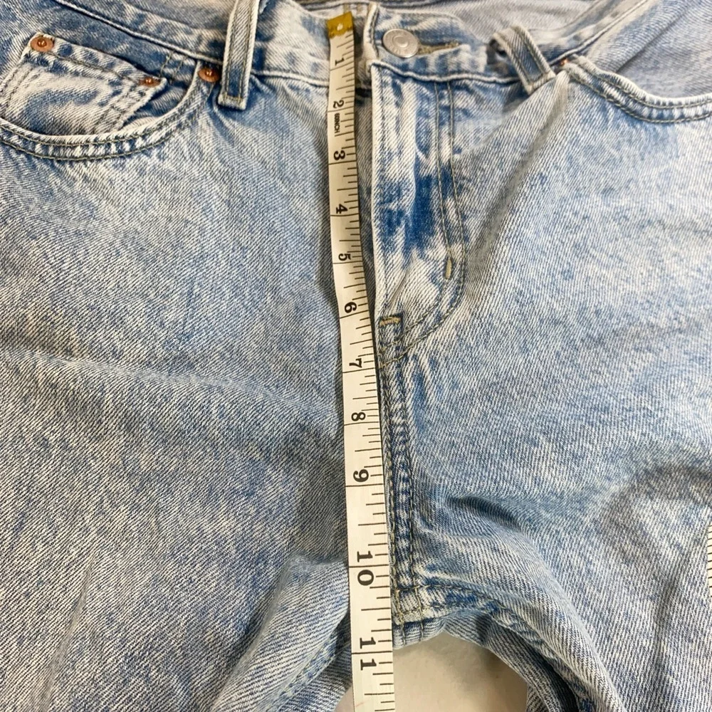 Levi’s Distressed Straight Leg Jeans Women’s Size 26‎ Medium Wash Flap Pocket